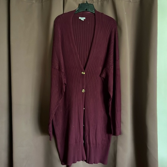 Beautifully soft extra long cardigan. A perfect addition to your fall wardrobe. - Picture 1 of 4